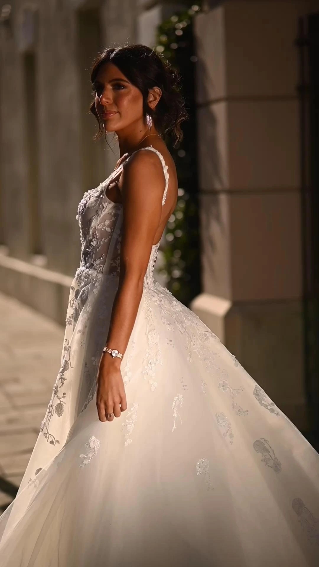 Bridal Collection D4030 #1 autoplay loop mute thumbnail