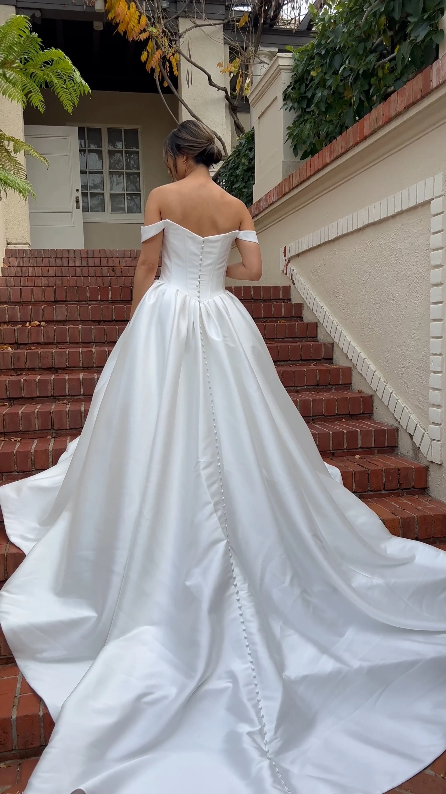 Essense of Australia D4110 #1 autoplay loop mute thumbnail